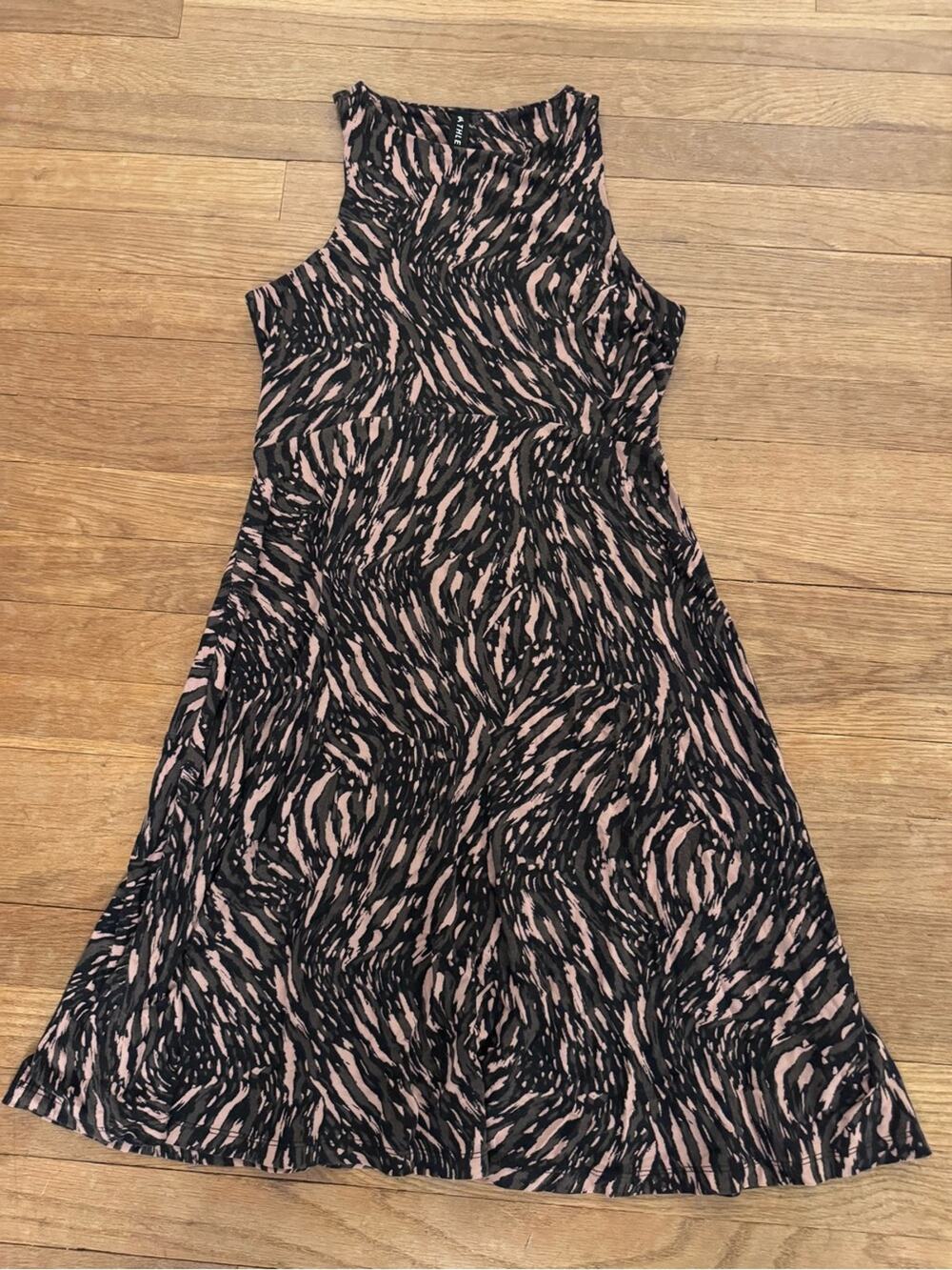Athleta Women's Black, Brown, and Dusty Rose Mini Length Shift Dress Sz XS
b94